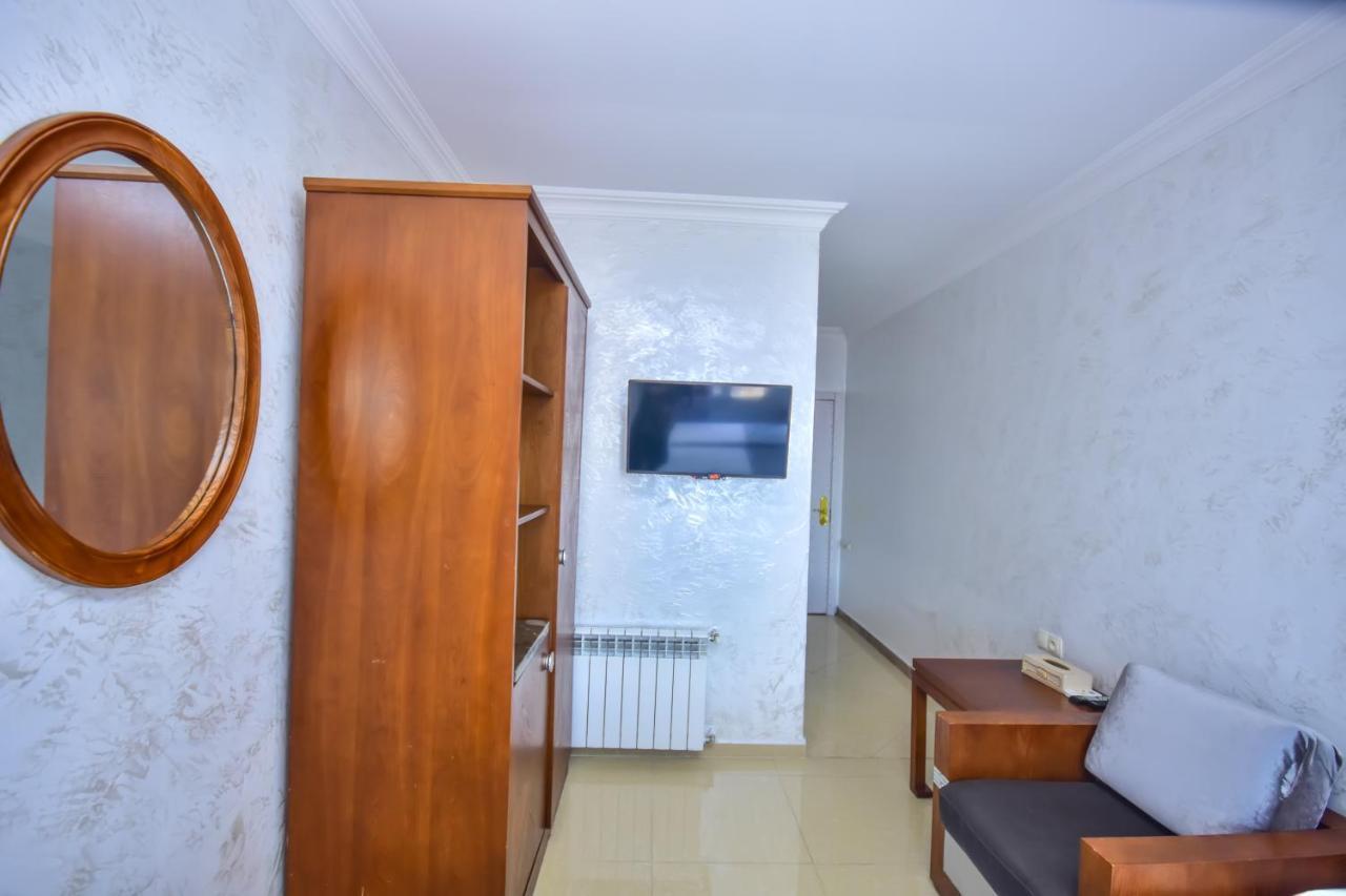 Hotel Chveni Sakhli Batumi Bagian luar foto