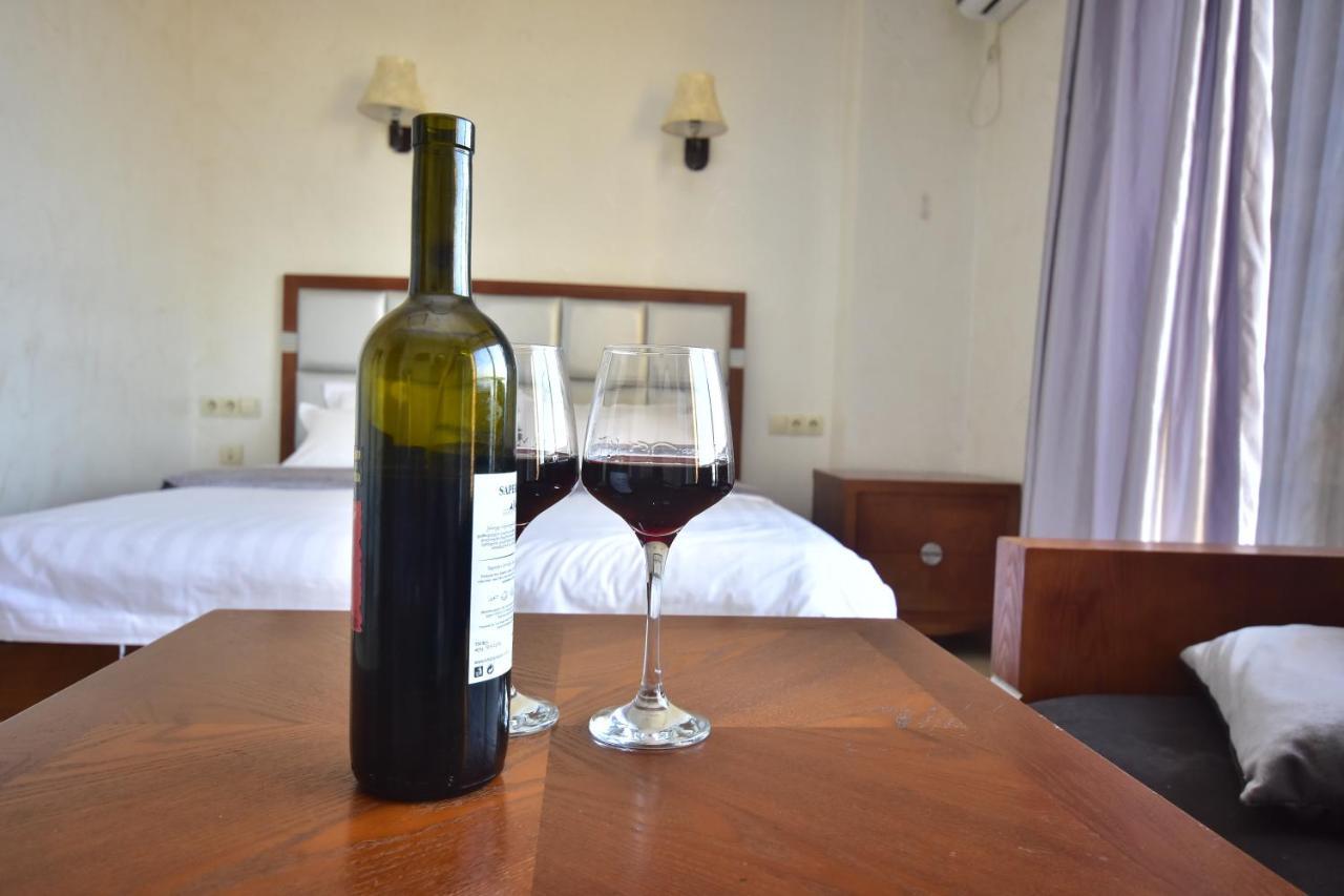 Hotel Chveni Sakhli Batumi Bagian luar foto