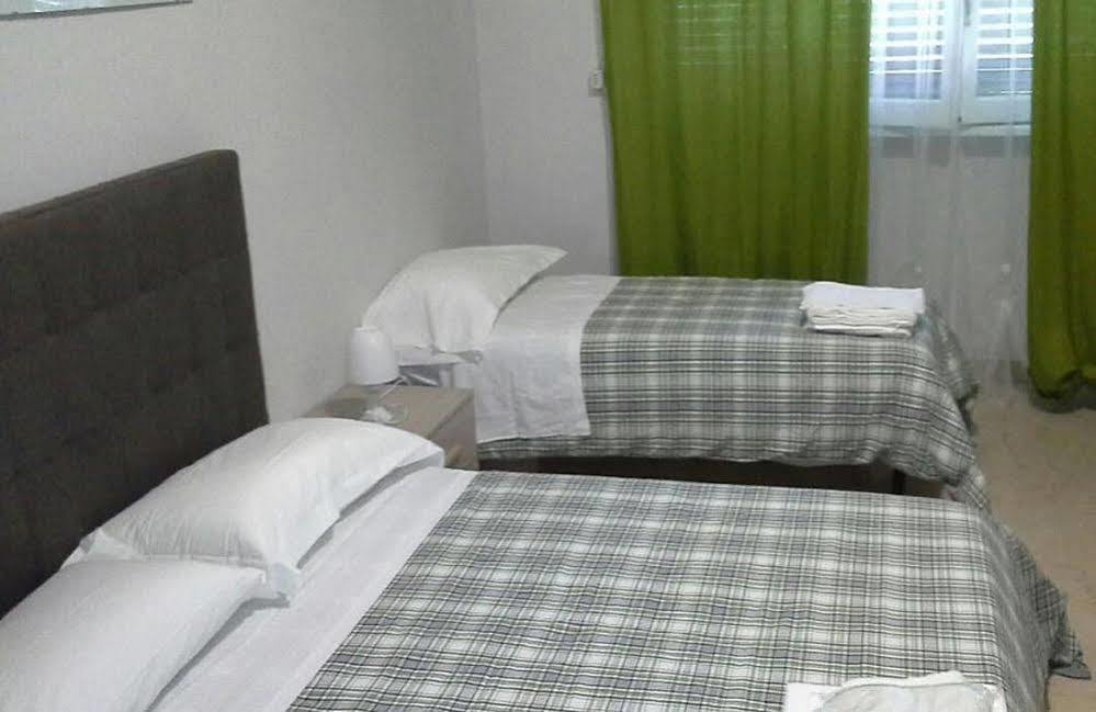 Hotel Chveni Sakhli Batumi Bagian luar foto